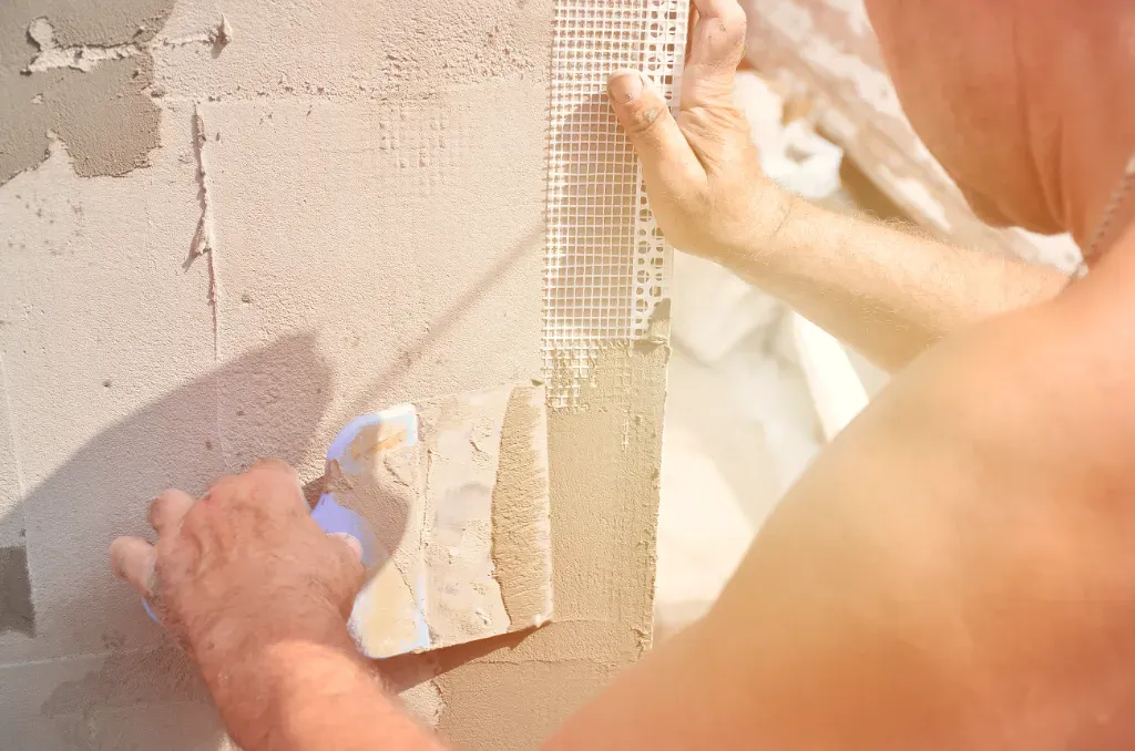 Nowe ocieplenie w starej kamienicy