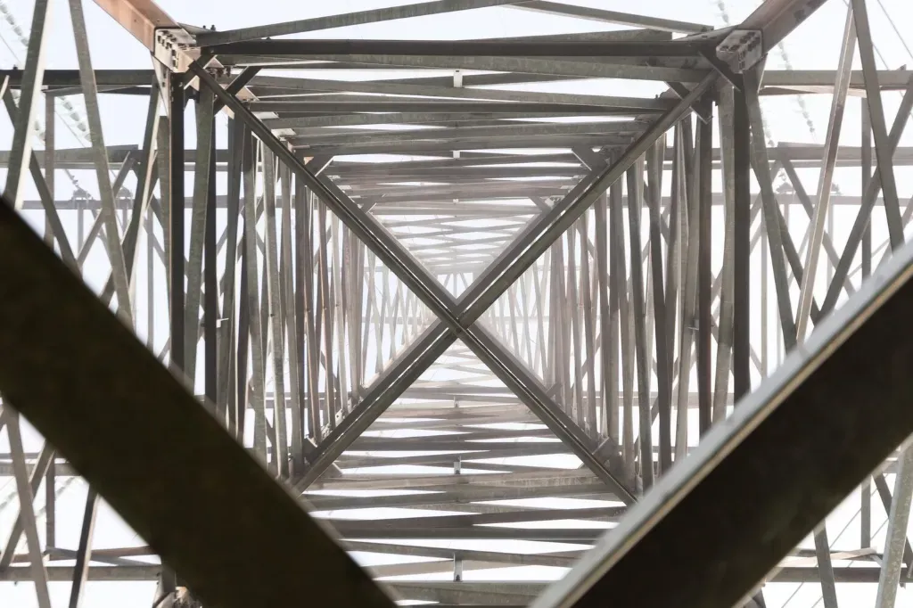 Dwuteowniki stalowe w konstrukcjach nośnych